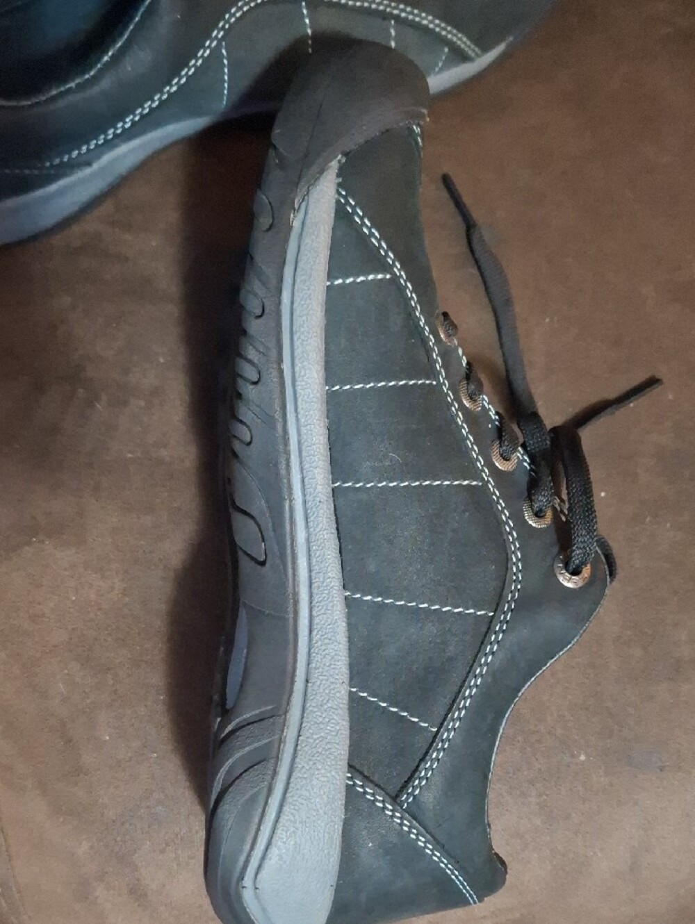 Keen Women's Black Leather Walking/hiking  Sneakers with Gray Sole - Picture 4 of 9